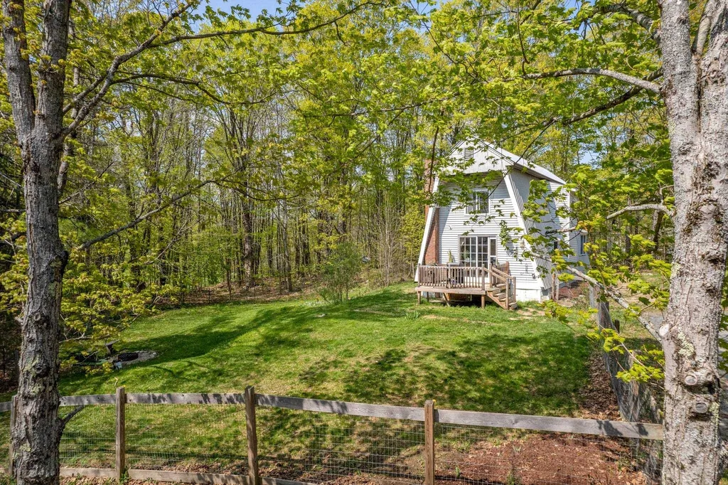 1806 Cross Road Strafford VT 05072