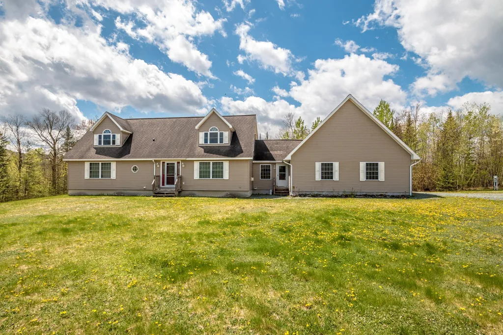 32 Mary Elizabeth Lane Lancaster NH 03584