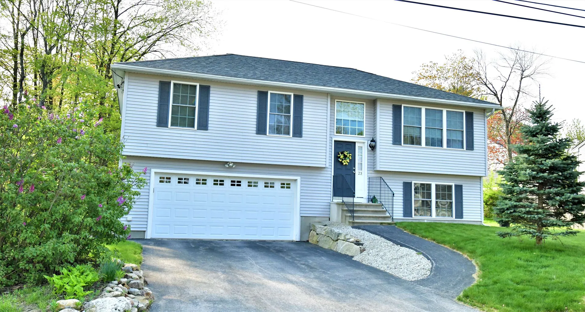 23 Coaker Avenue Hooksett NH 03106