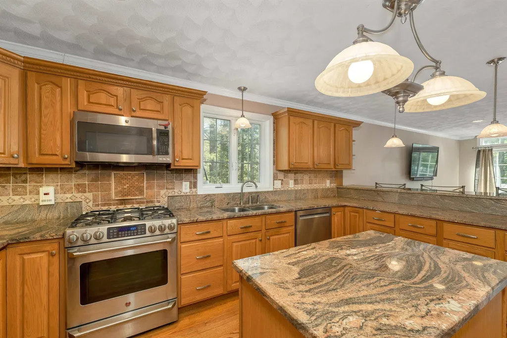 163 Mountain Road Nottingham NH 03290