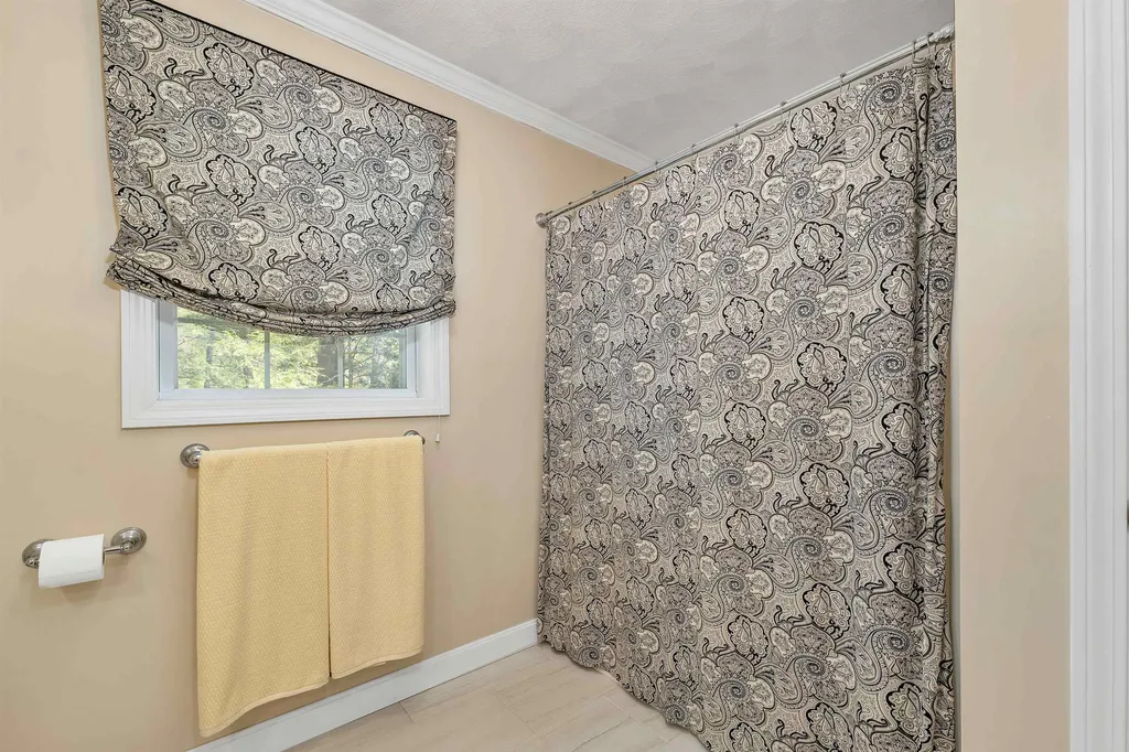 163 Mountain Road Nottingham NH 03290