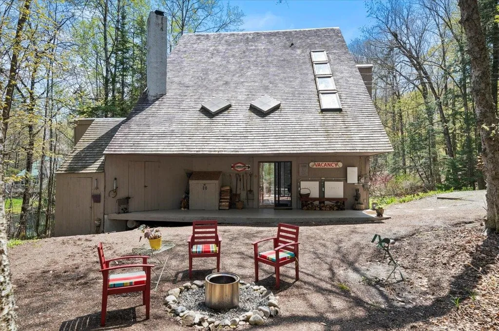230 Three Pond Road Peru VT 05152