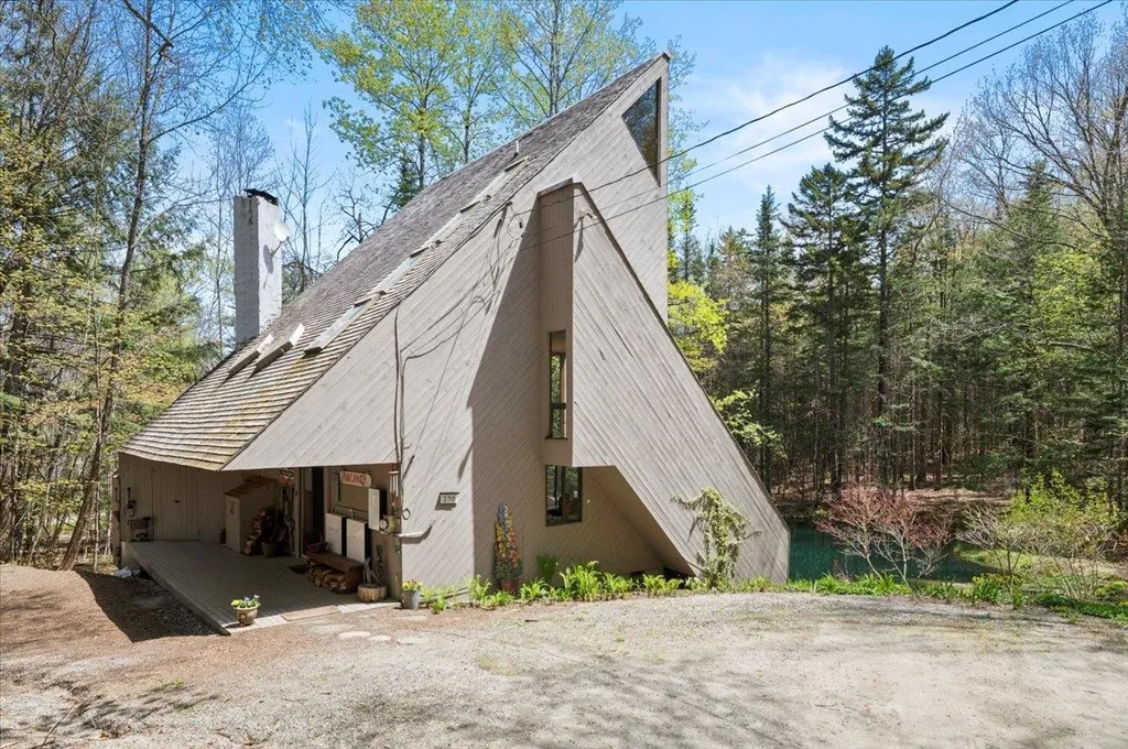 230 Three Pond Road Peru VT 05152