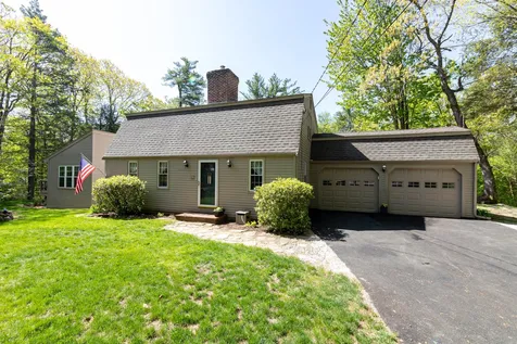 17 Woodland Drive Amherst NH 03031