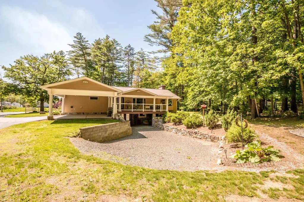 179 Grove Street Conway NH 03860