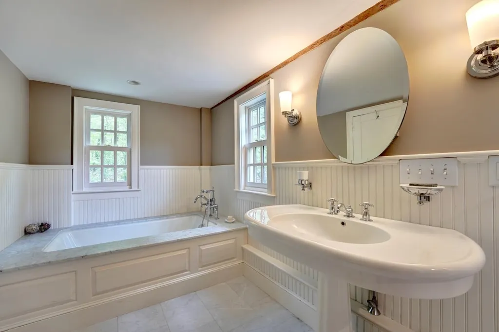 39 Thornell Road Newton NH 03858