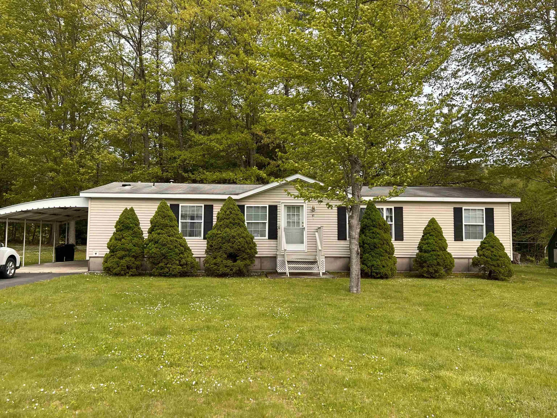 41 Brandon Place Claremont NH 03743