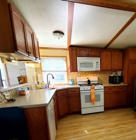 17 Pine Hill Road Tilton NH 03276