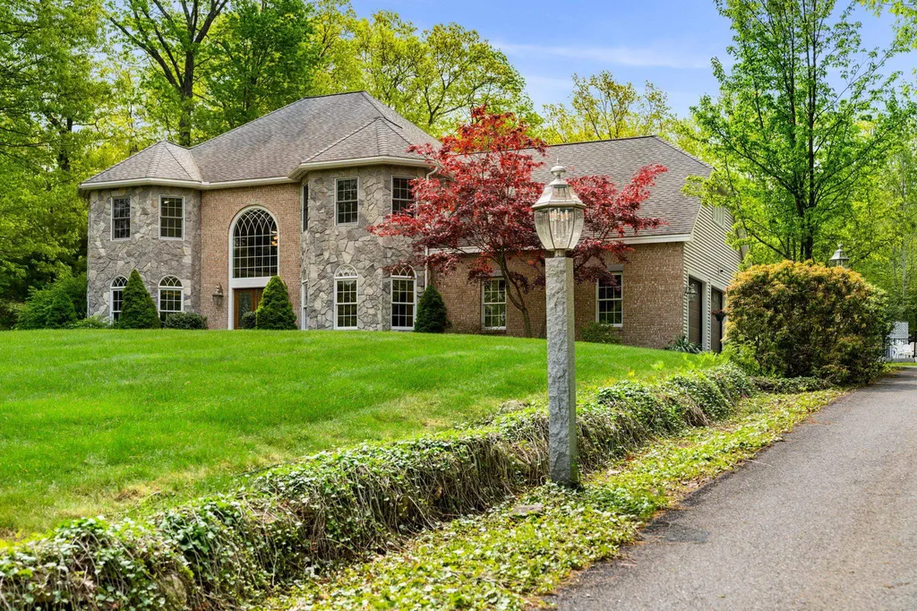 13 Welch Road Londonderry NH 03053