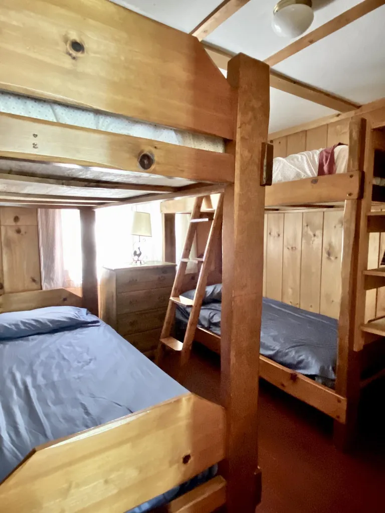 16 Hemlock Way Holderness NH 03245