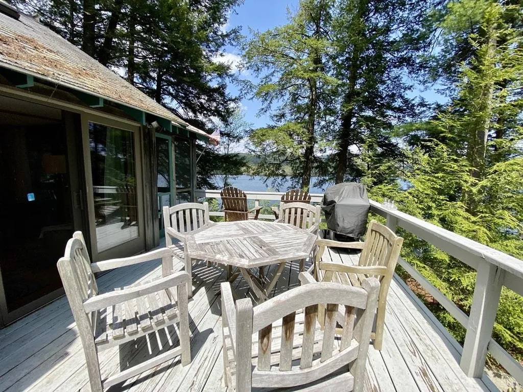 16 Hemlock Way Holderness NH 03245