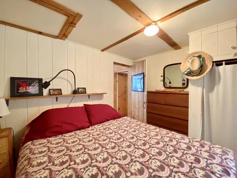 16 Hemlock Way Holderness NH 03245