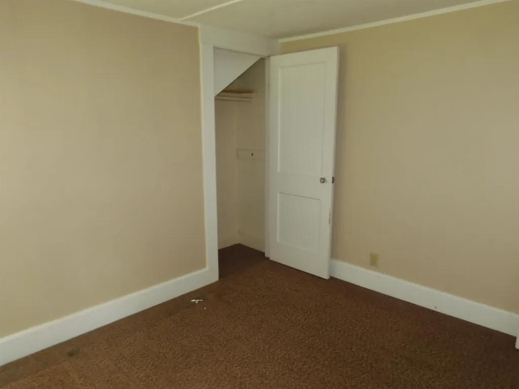 172 N. Policy Street Salem NH 03079