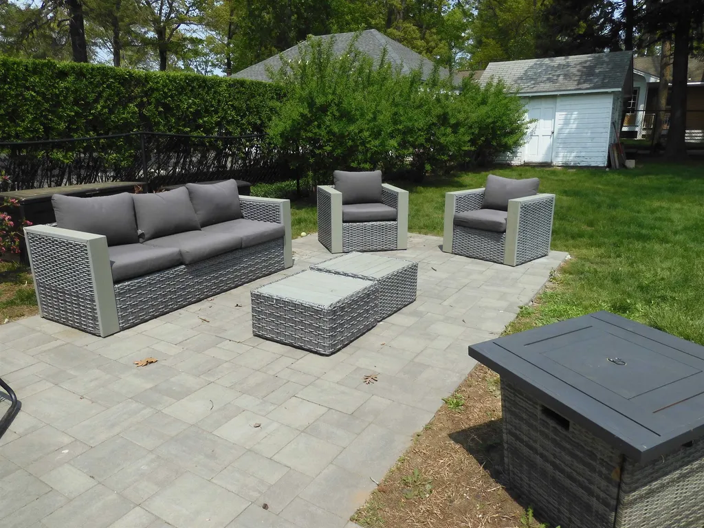 172 N. Policy Street Salem NH 03079