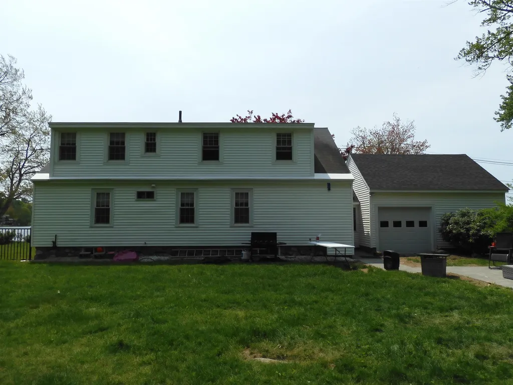 172 N. Policy Street Salem NH 03079