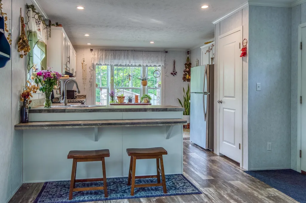 10 Fox Cross Lane Northwood NH 03261