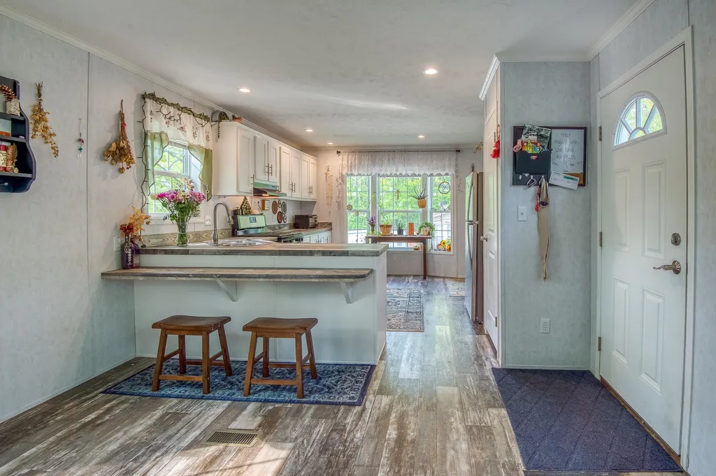 10 Fox Cross Lane Northwood NH 03261