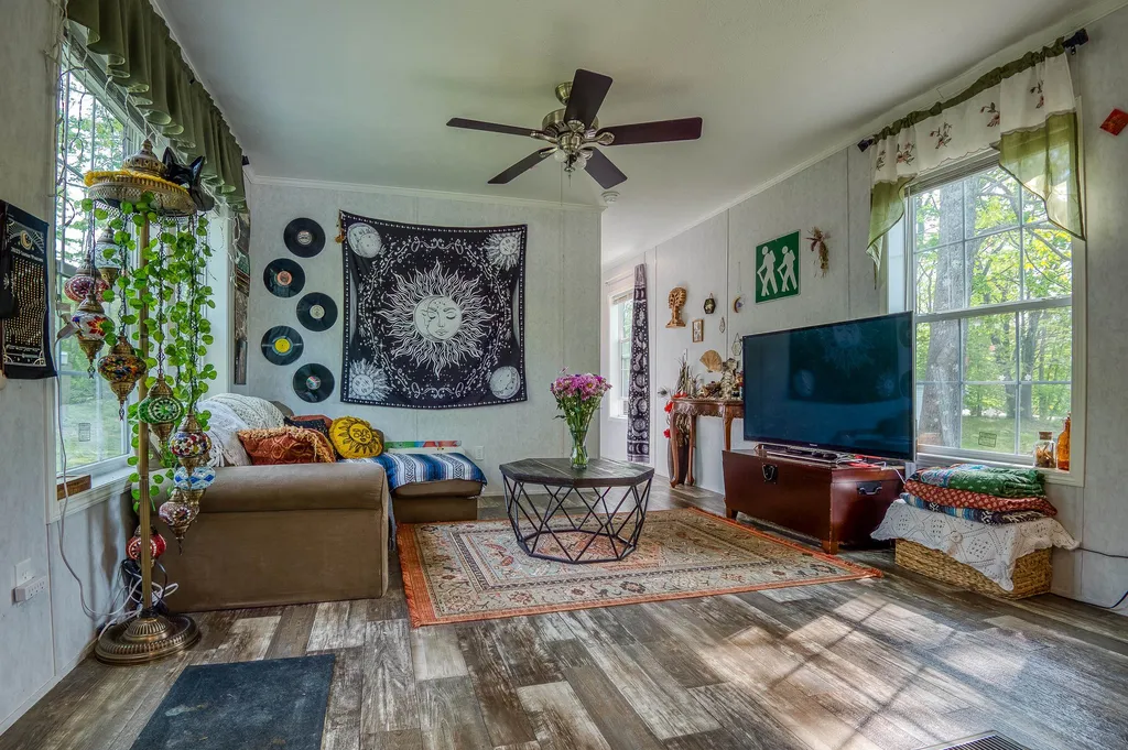 10 Fox Cross Lane Northwood NH 03261
