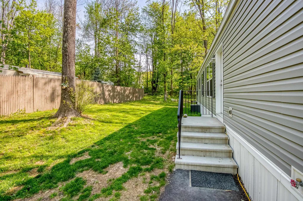 10 Fox Cross Lane Northwood NH 03261