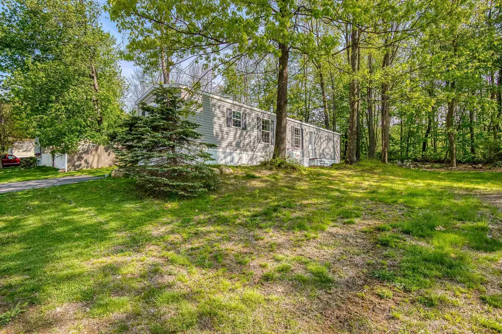 10 Fox Cross Lane Northwood NH 03261