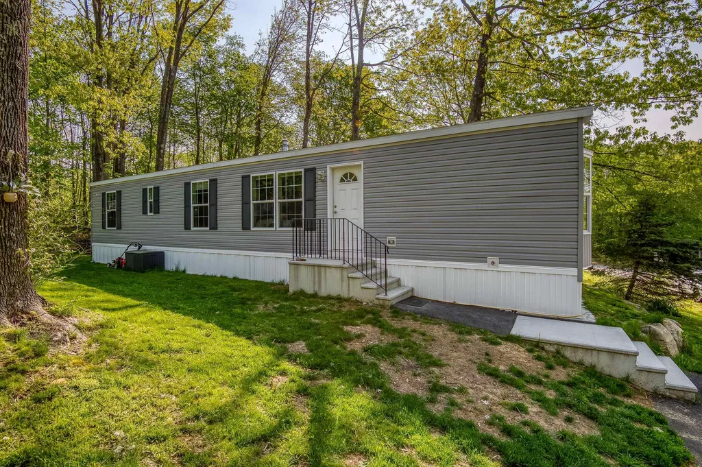 10 Fox Cross Lane Northwood NH 03261