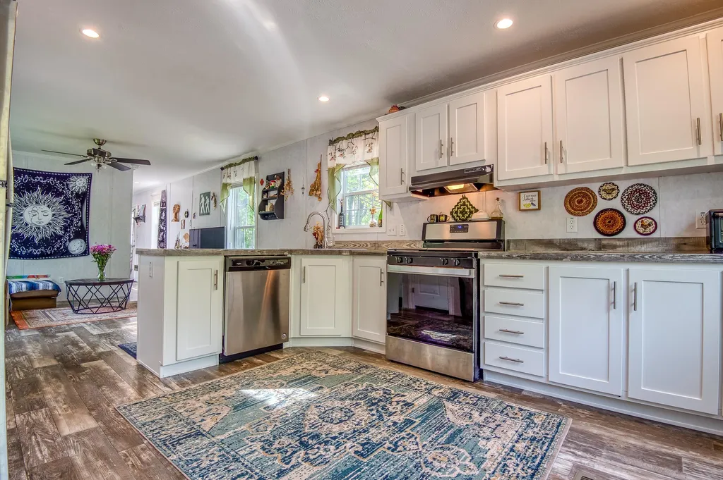 10 Fox Cross Lane Northwood NH 03261
