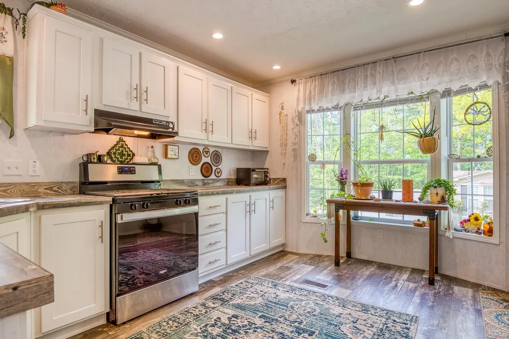 10 Fox Cross Lane Northwood NH 03261