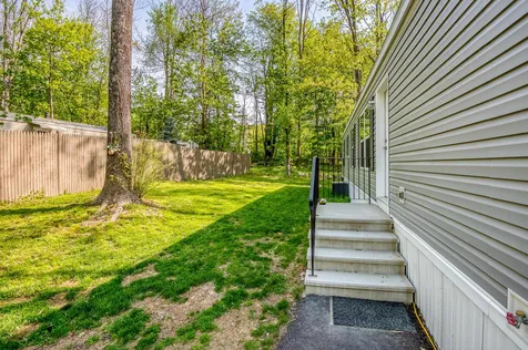 10 Fox Cross Lane Northwood NH 03261