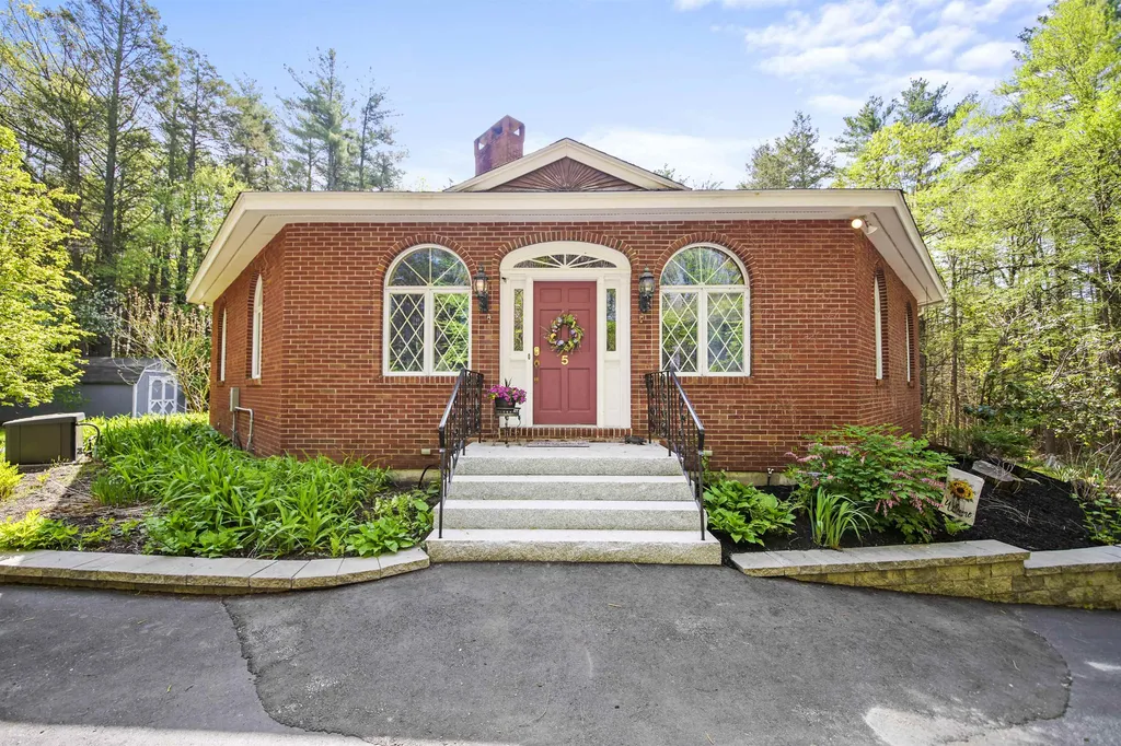 5 Birch Road Newton NH 03858
