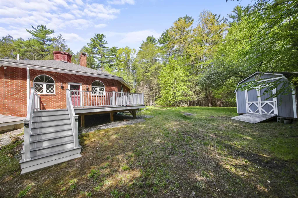 5 Birch Road Newton NH 03858