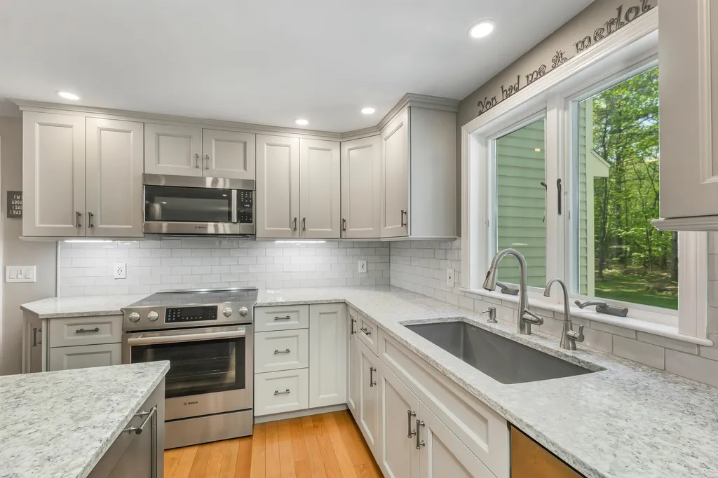 30 Blossom Road Windham NH 03087
