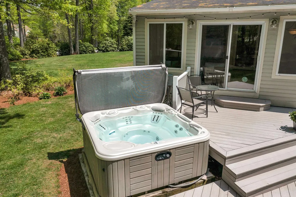 30 Blossom Road Windham NH 03087