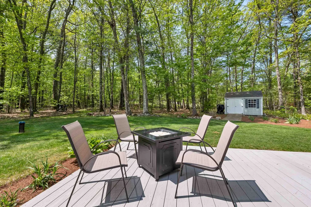 30 Blossom Road Windham NH 03087