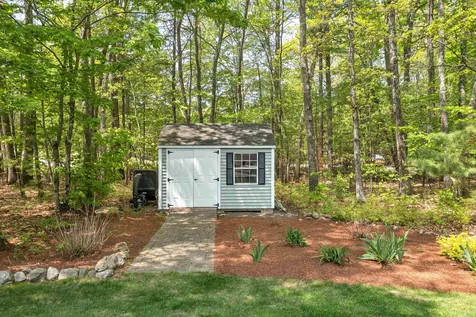 30 Blossom Road Windham NH 03087