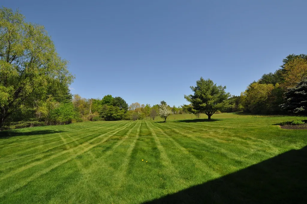 14 Powers Road Hollis NH 03049
