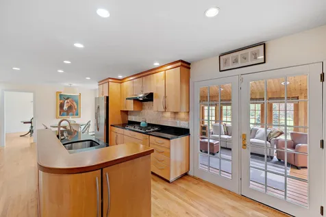 44 North Shore Road Derry NH 03038
