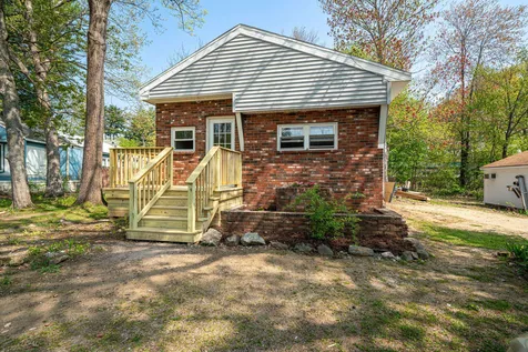 3 Margaret Avenue Raymond NH 03077