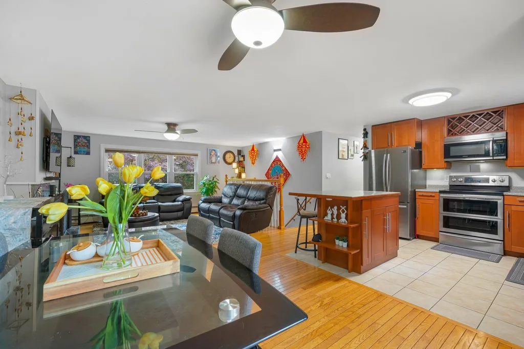 14 Shawnee Drive Nashua NH 03062