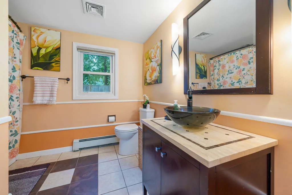 14 Shawnee Drive Nashua NH 03062
