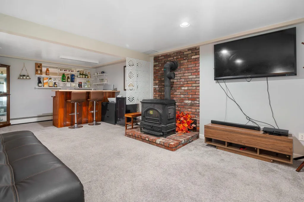 14 Shawnee Drive Nashua NH 03062