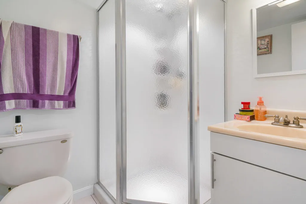 14 Shawnee Drive Nashua NH 03062