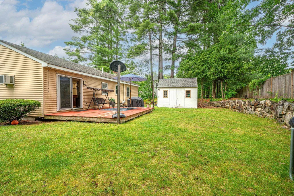 14 Shawnee Drive Nashua NH 03062