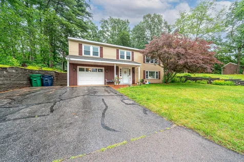 14 Shawnee Drive Nashua NH 03062