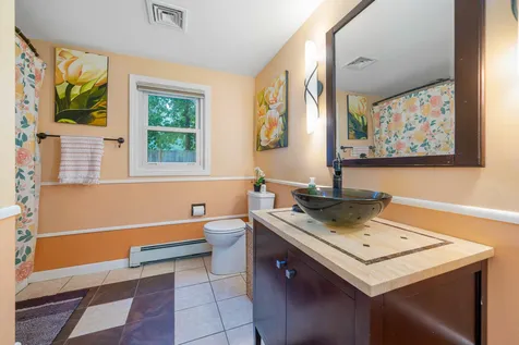14 Shawnee Drive Nashua NH 03062