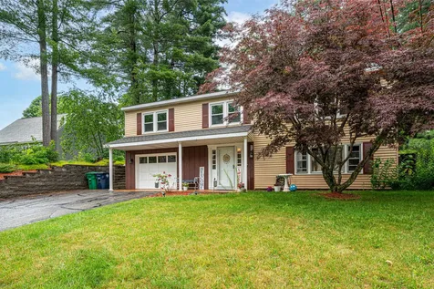 14 Shawnee Drive Nashua NH 03062
