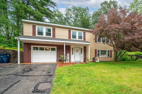 14 Shawnee Drive Nashua NH 03062