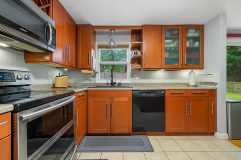14 Shawnee Drive Nashua NH 03062
