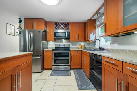 14 Shawnee Drive Nashua NH 03062