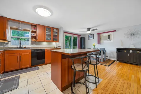 14 Shawnee Drive Nashua NH 03062