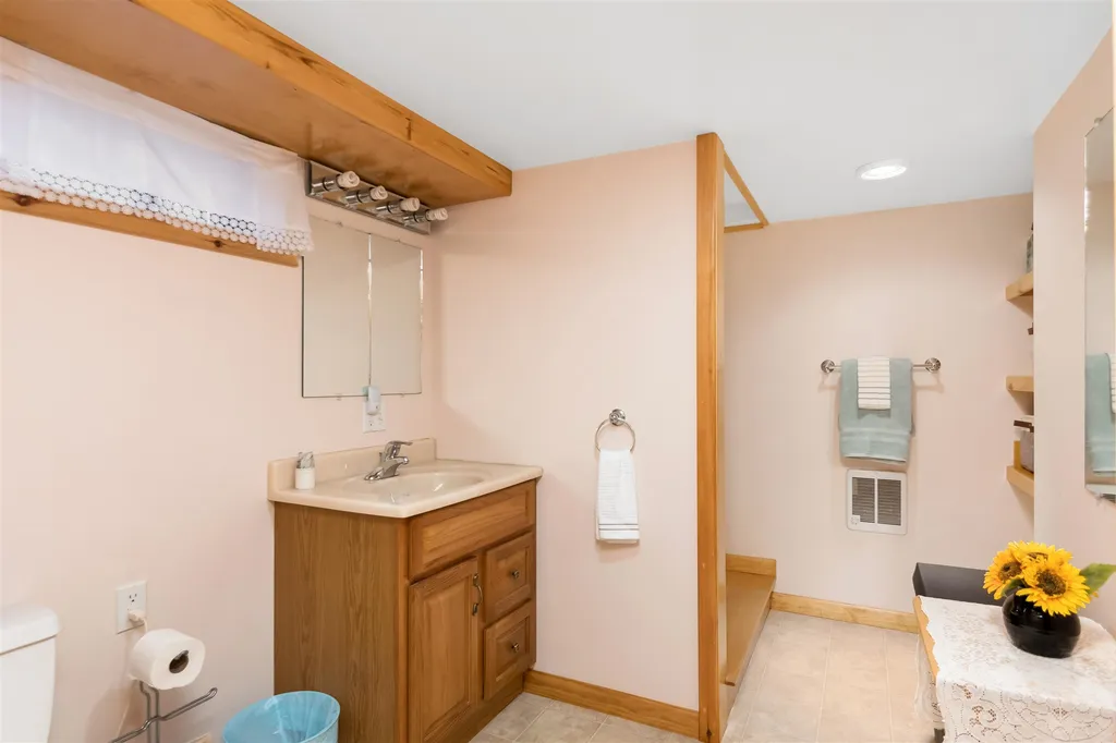 2 Colbert Street Essex VT 05452